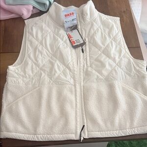 Bass Outdoor Women's White Quilted Vest